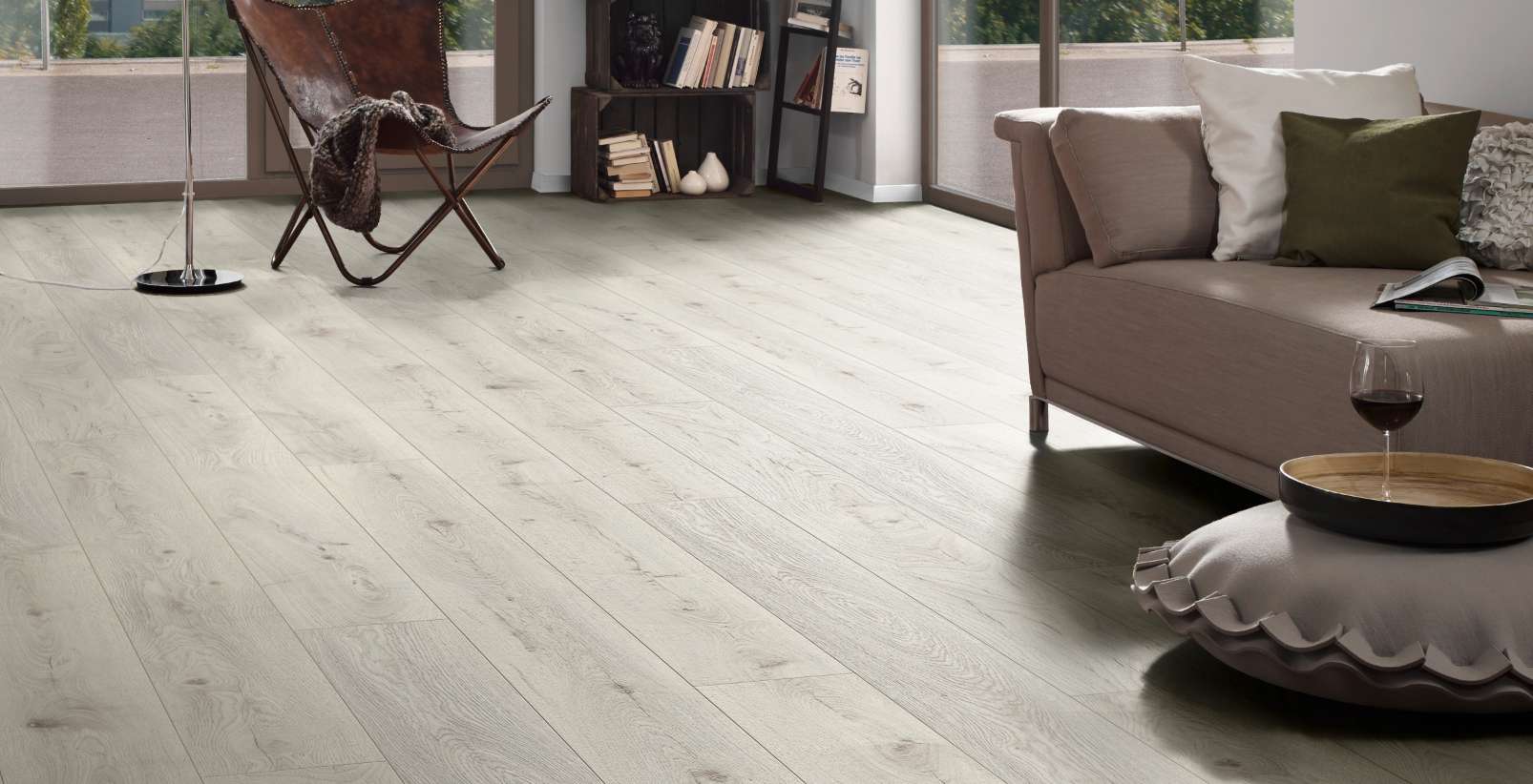 Chantilly Oak, RO, 8 mm, Standard Plank - Room Scene