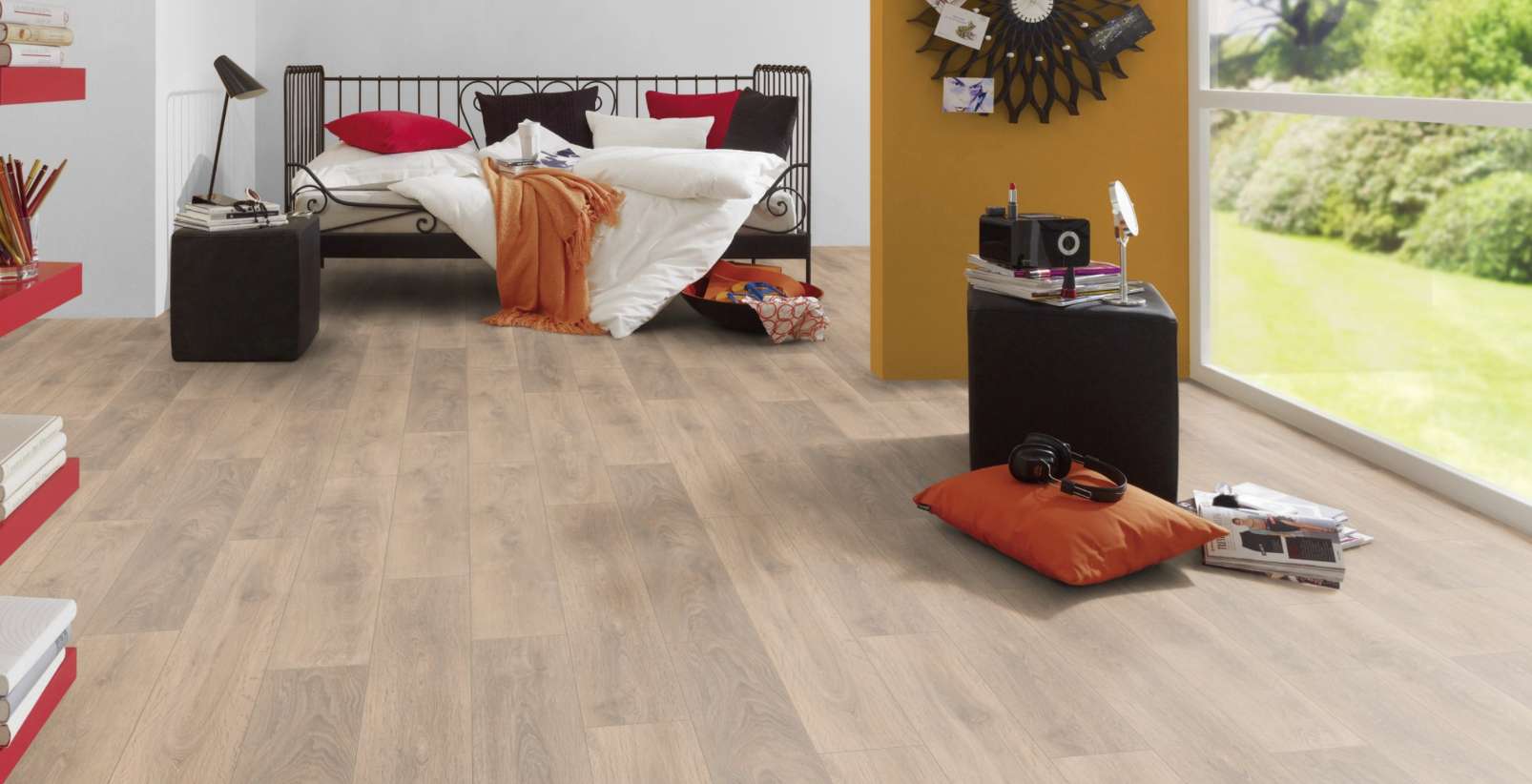 Blonde Oak, LP, 8 mm, Standard Plank - Room Scene