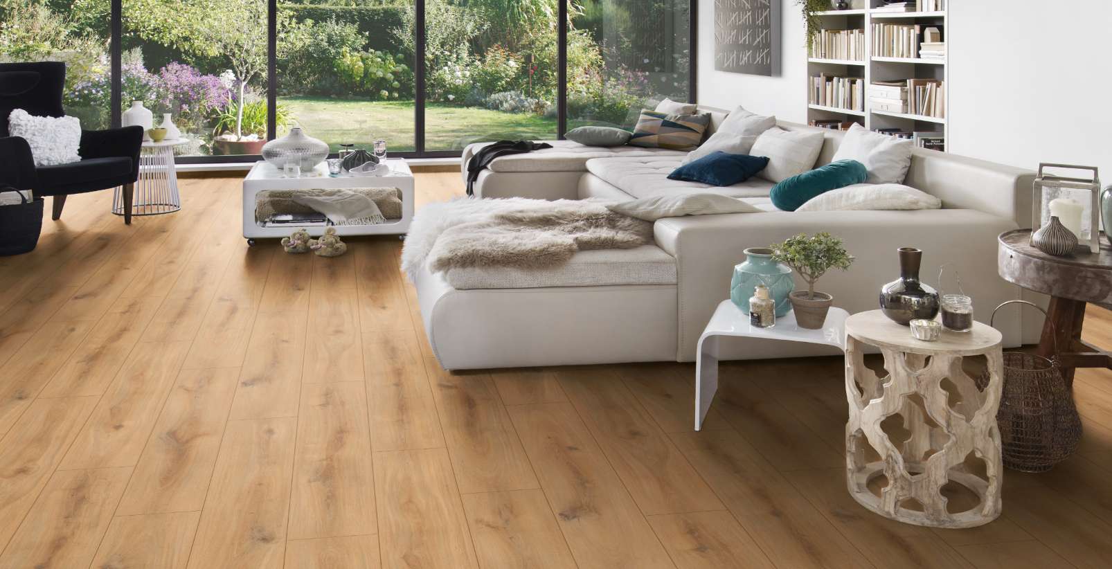 Golden Vista Oak, TO, 8 mm, Standard Plank - Room Scene