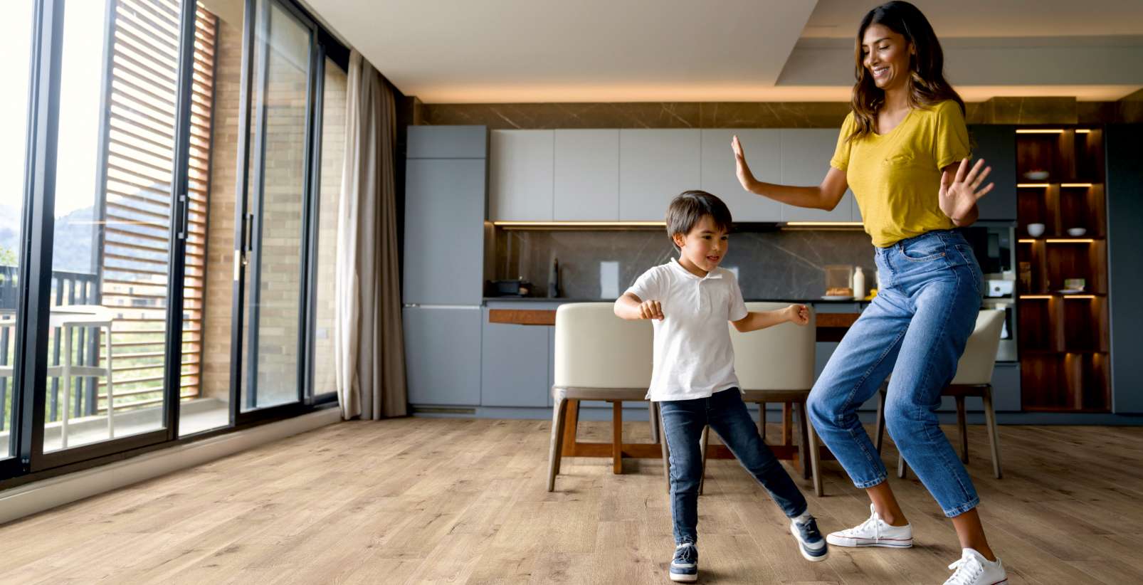 Sand River Oak, TN, 7 mm, Standard Plank - Room Scene