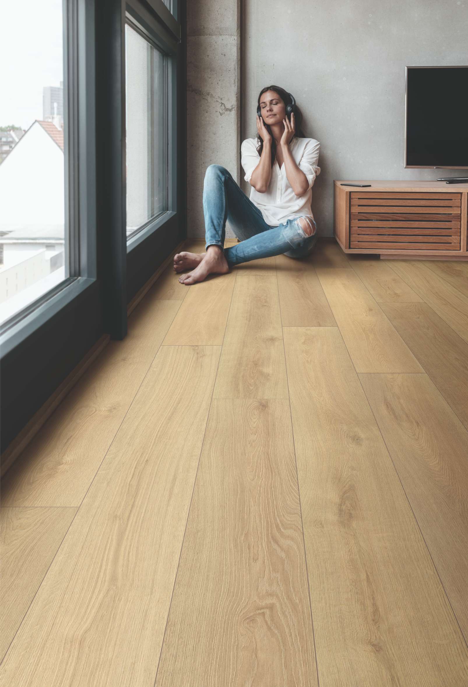 Blonde Montreux Oak, MX, 12 mm, Long Plank - Room Scene