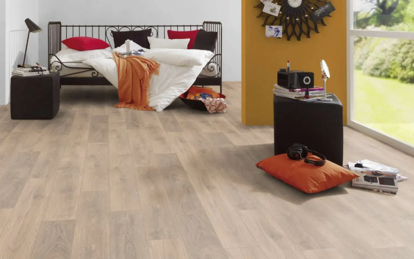 Blonde Oak, LP, 8 mm, Standard Plank - Room Scene