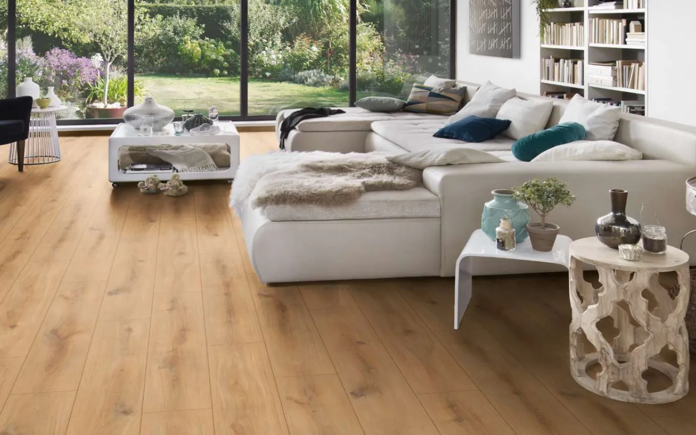 Golden Vista Oak, TO, 8 mm, Standard Plank - Room Scene