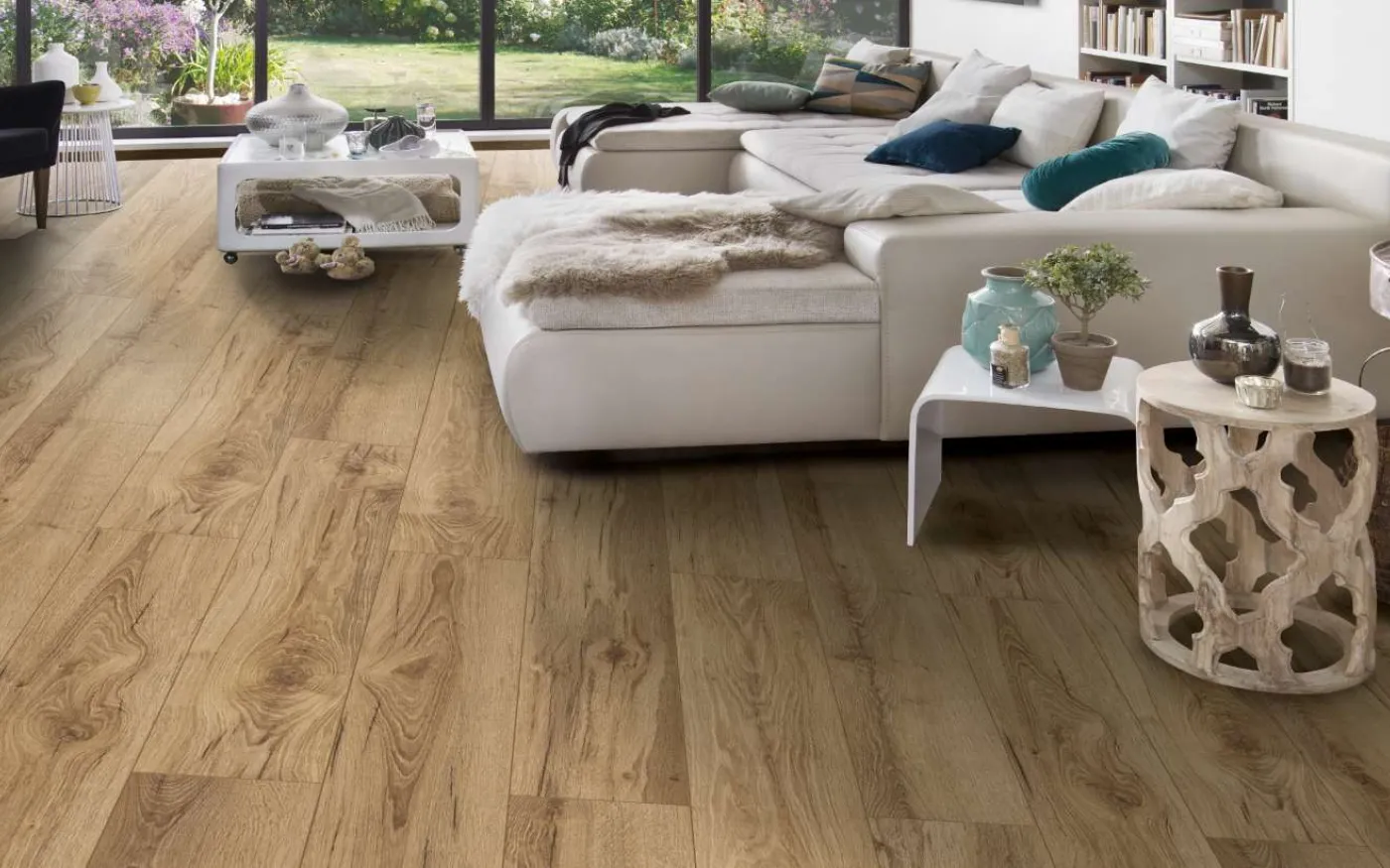 Armoury Oak, GT, 8 mm, Standard Plank - Room Scene