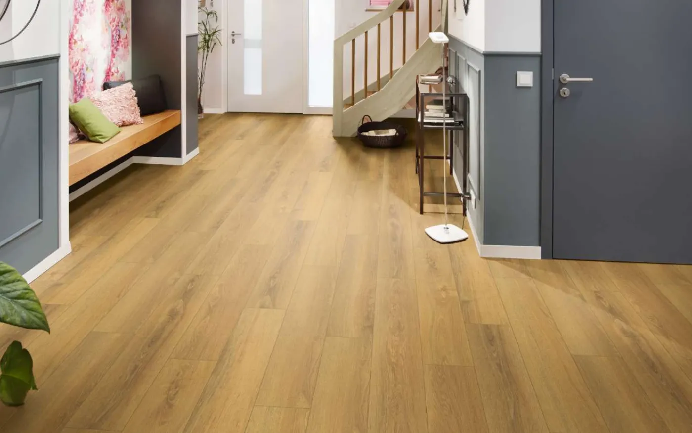 Sienna Montreux Oak, MW, 7 mm, Wide Plank - Room Scene