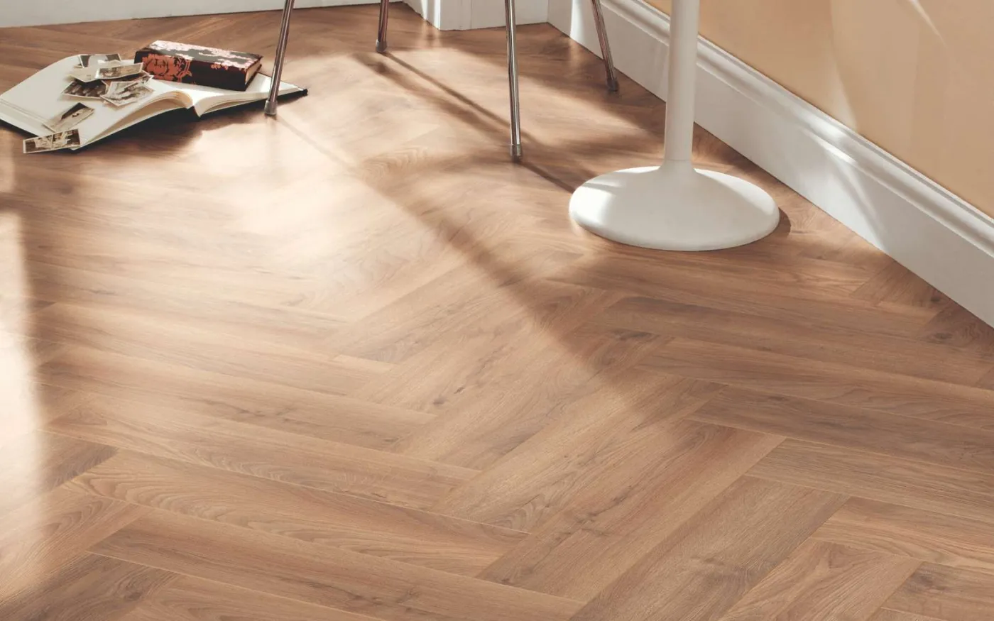 Historic Oak, HO, 8 mm, Herringbone - Room Scene