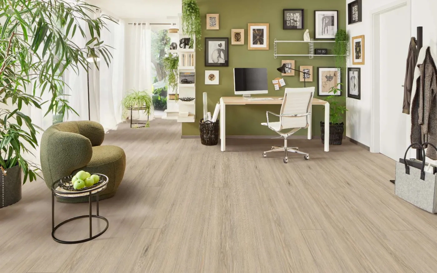 Greige Palais Oak, MW, 8 mm, Standard Plank - Room Scene